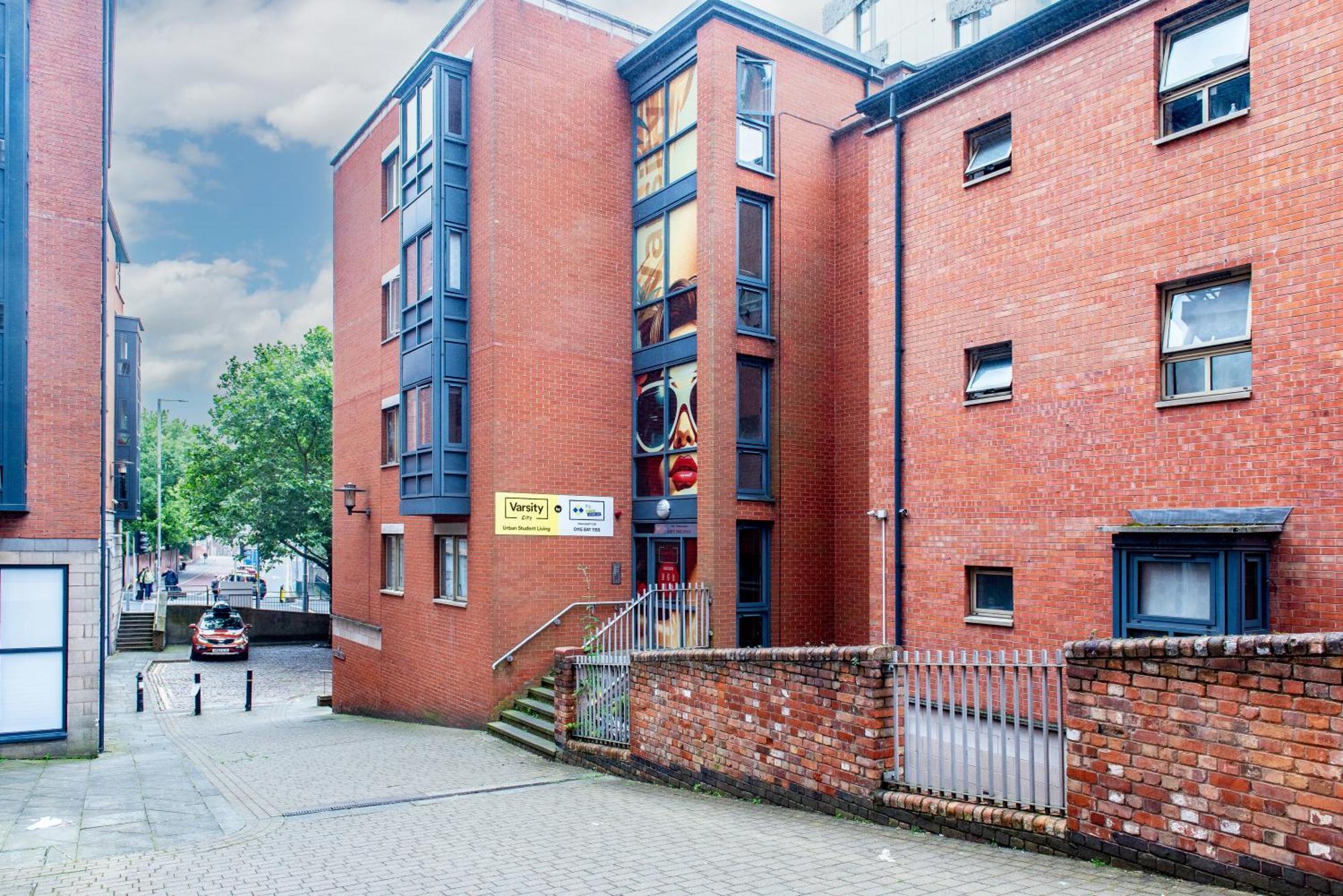 Varsity - 6-bed In Centre Apartment