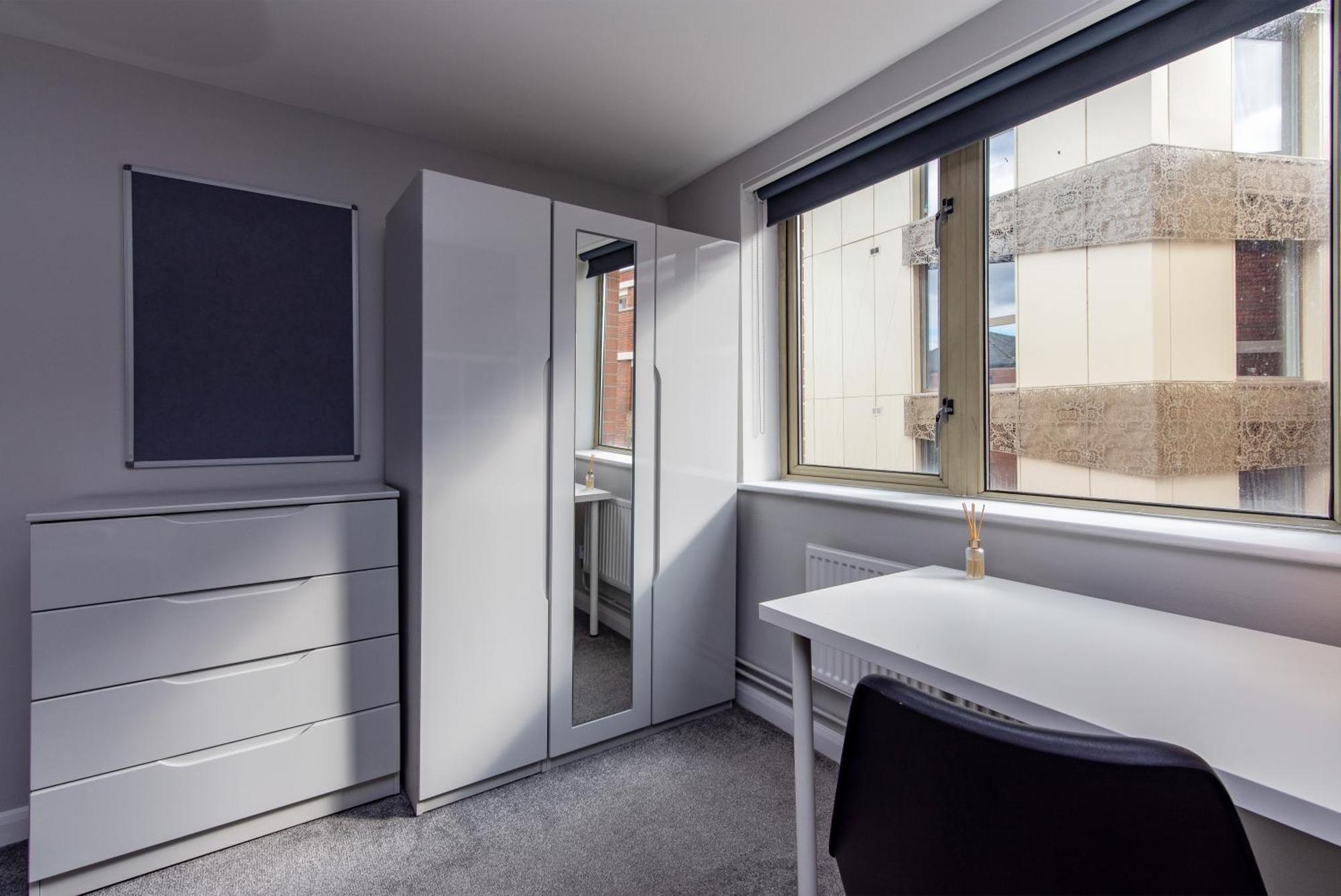 Varsity - 6-bed In Centre *