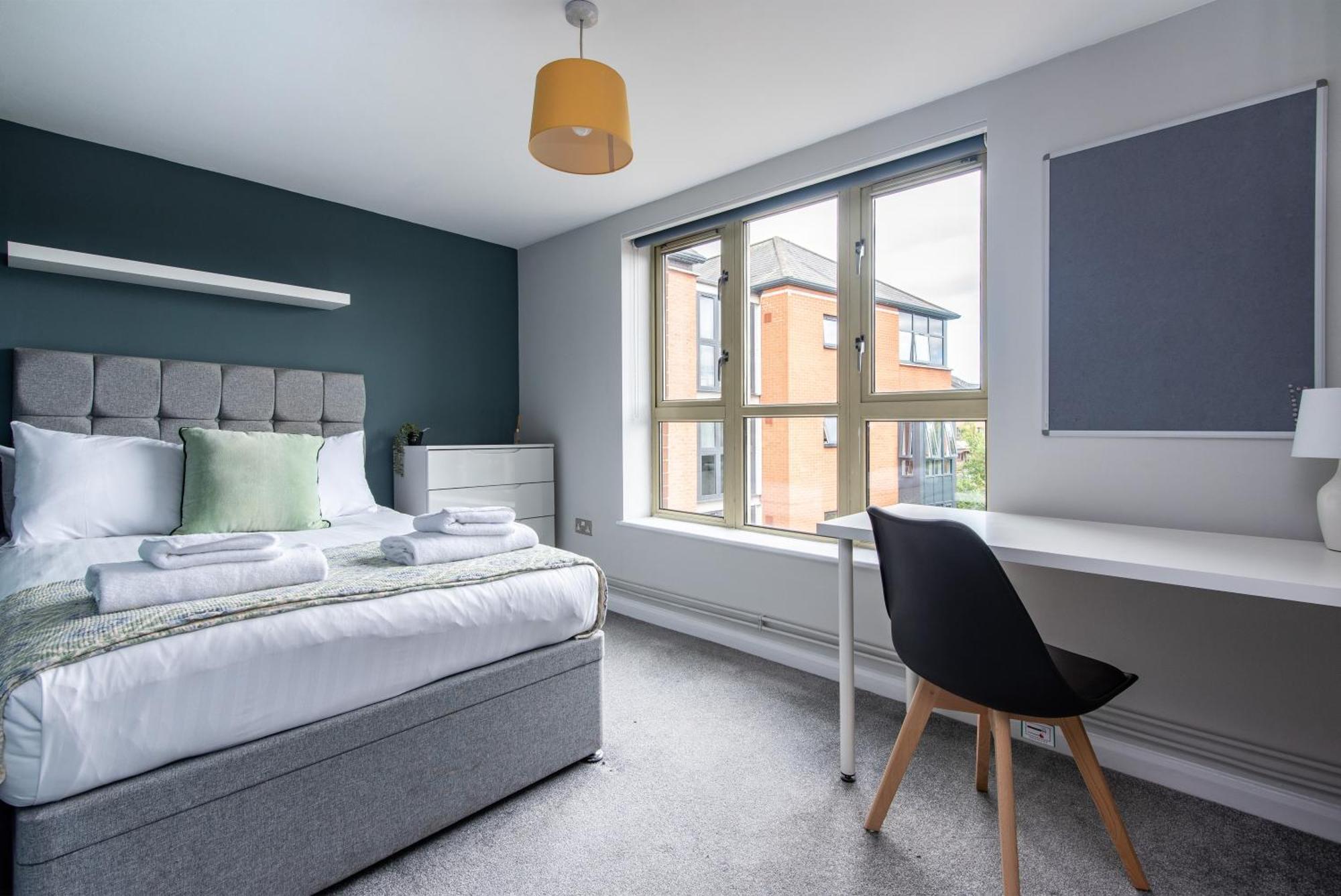 Varsity - 6-bed In Centre Apartment *