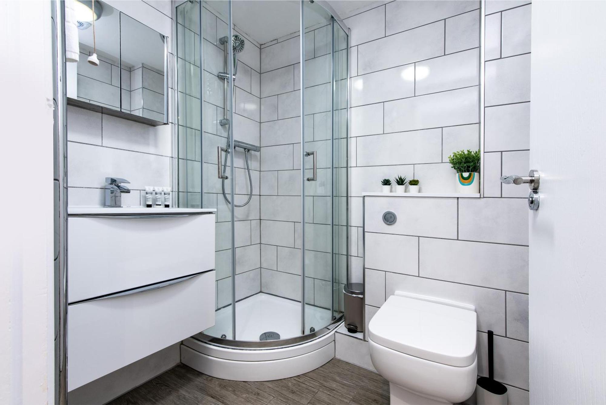 Varsity - 6-bed In Centre Apartment *